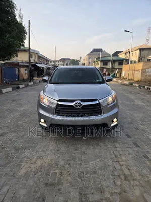 Toyota Highlander LE Plus 4dr SUV AWD (3.5L 6cyl 6A) 2015 Silver