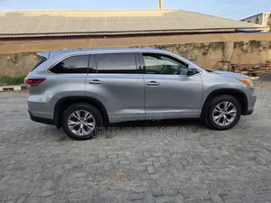 Toyota Highlander LE Plus 4dr SUV AWD (3.5L 6cyl 6A) 2015 Silver