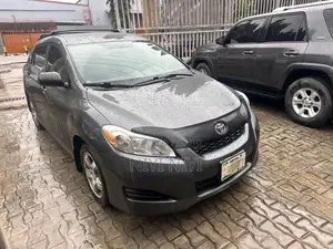 Toyota Matrix S Hatchback AWD (2.4L 4cyl 4A) 2011 Gray