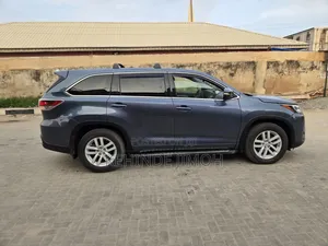Toyota Highlander LE Plus 4dr SUV (3.5L 6cyl 6A) 2015 Blue