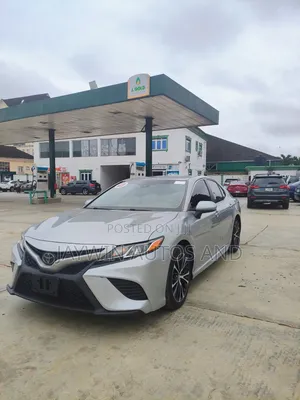 Toyota Camry SE FWD (2.5L 4cyl 8AM) 2018 Silver