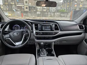 Toyota Highlander LE Plus 4dr SUV (3.5L 6cyl 6A) 2015 Blue