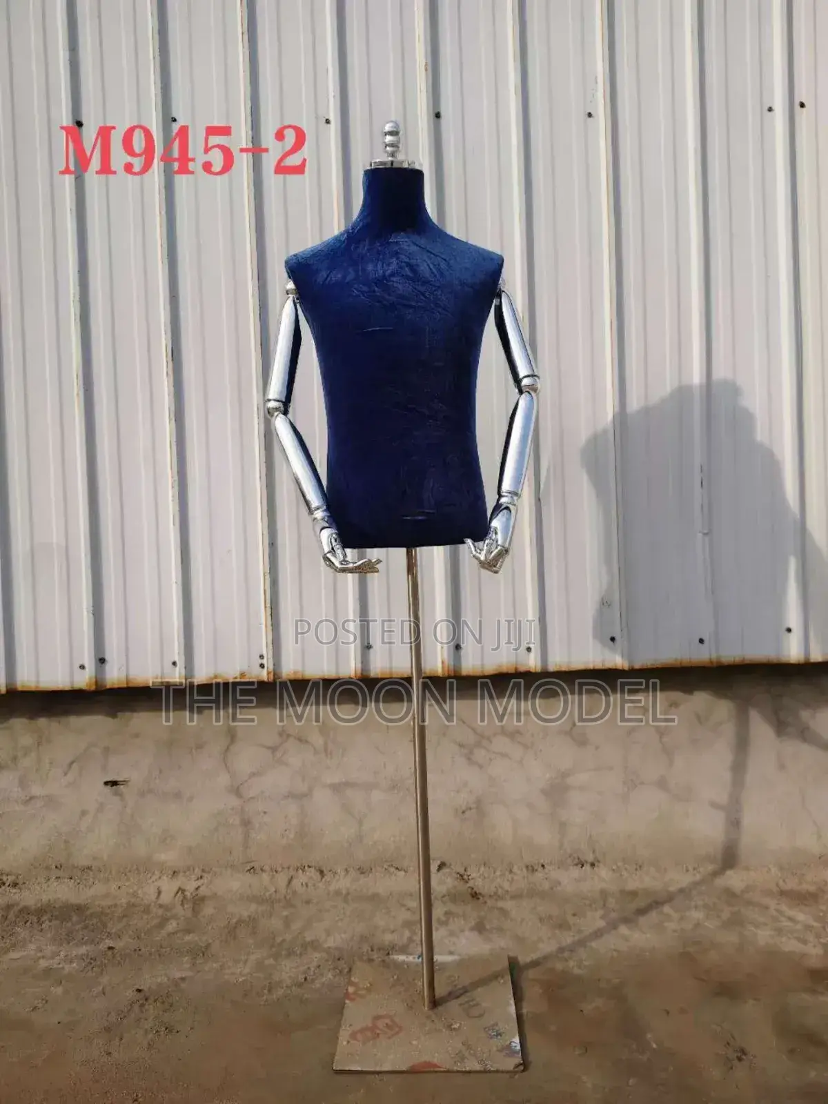 Flexible Mannequin With Silver Hands