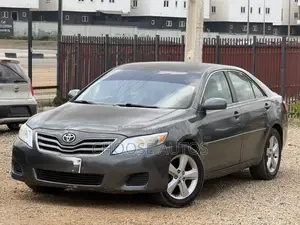 Toyota Camry LE 4dr Sedan (2.5L 4cyl 6AM) 2010 Gray