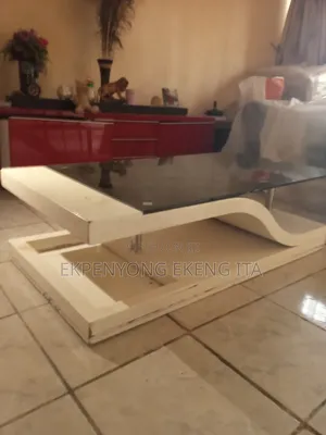 Title:
Modern Glass Coffee Table – Strong Stylish