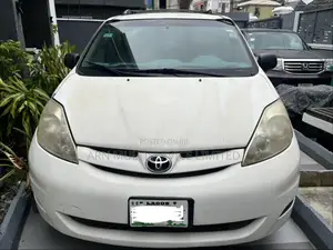 Toyota Sienna LE 4WD 2007 White