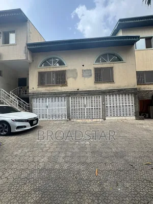 9bdrm Block of Flats in Wuse 2 for sale
