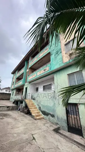 3bdrm Block of Flats in CHallenge / Ibadan for sale