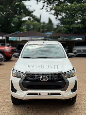 New Toyota Hilux 2025 White