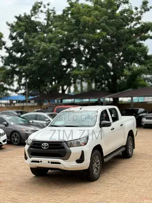 New Toyota Hilux 2025 White