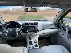 Toyota Highlander 3.5L 4WD 2013 Gray