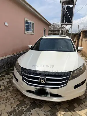 Honda Crosstour 2010 White