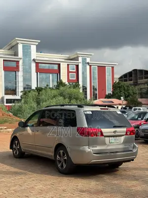 Toyota Sienna LE 2008 Gray