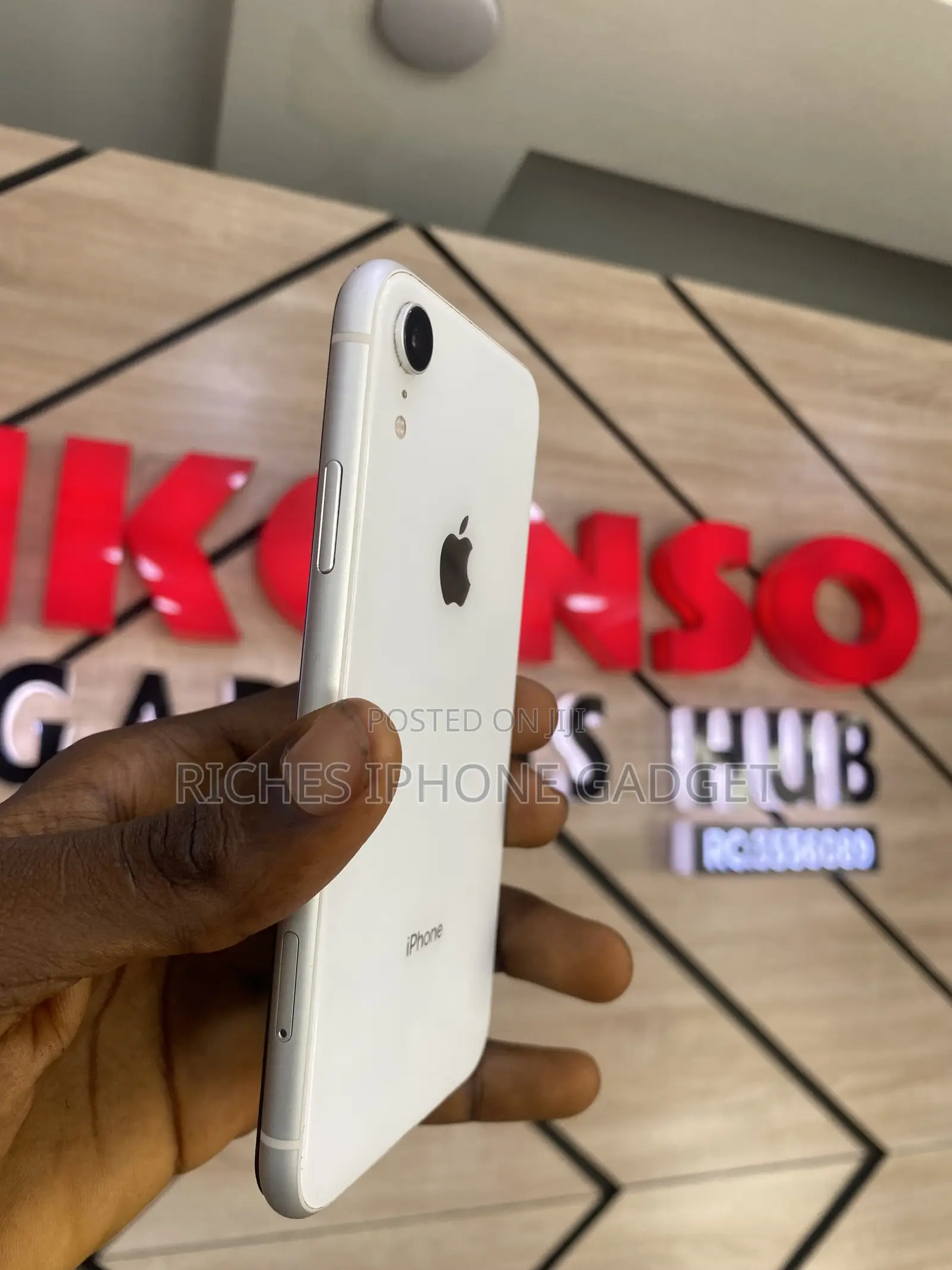 Apple iPhone XR 64 GB White