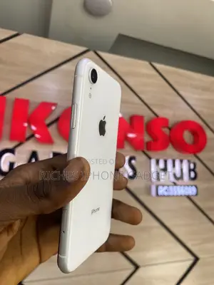 Apple iPhone XR 64 GB White