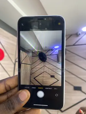 Apple iPhone XR 64 GB White