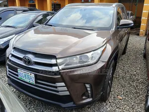 Toyota Highlander 2018 Brown