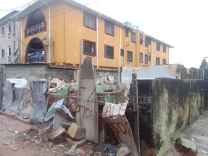 3bdrm Block of Flats in Tinubu Village for sale