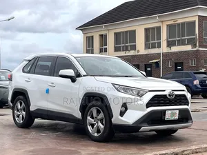 Toyota RAV4 2023 White
