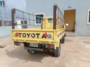 Toyota Dyna 1991 Yellow
