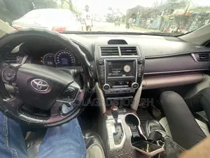 Toyota Camry XLE 4dr Sedan (2.5L 4cyl 6A) 2014 Gray