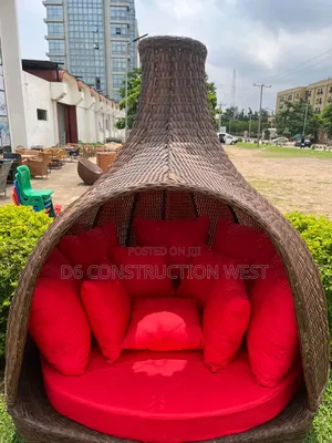 Canopy Bed With Leather Cushions