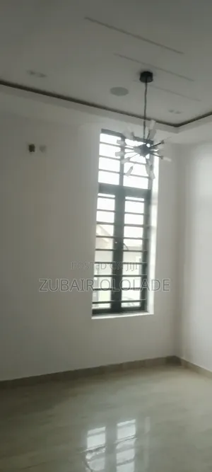 Furnished 5bdrm Apartment in Magbon, Chevron for rent