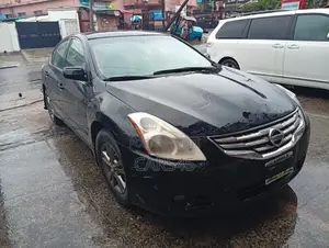 Nissan Altima 2012 Black