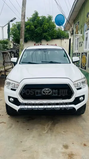 Toyota Tacoma 2021 White