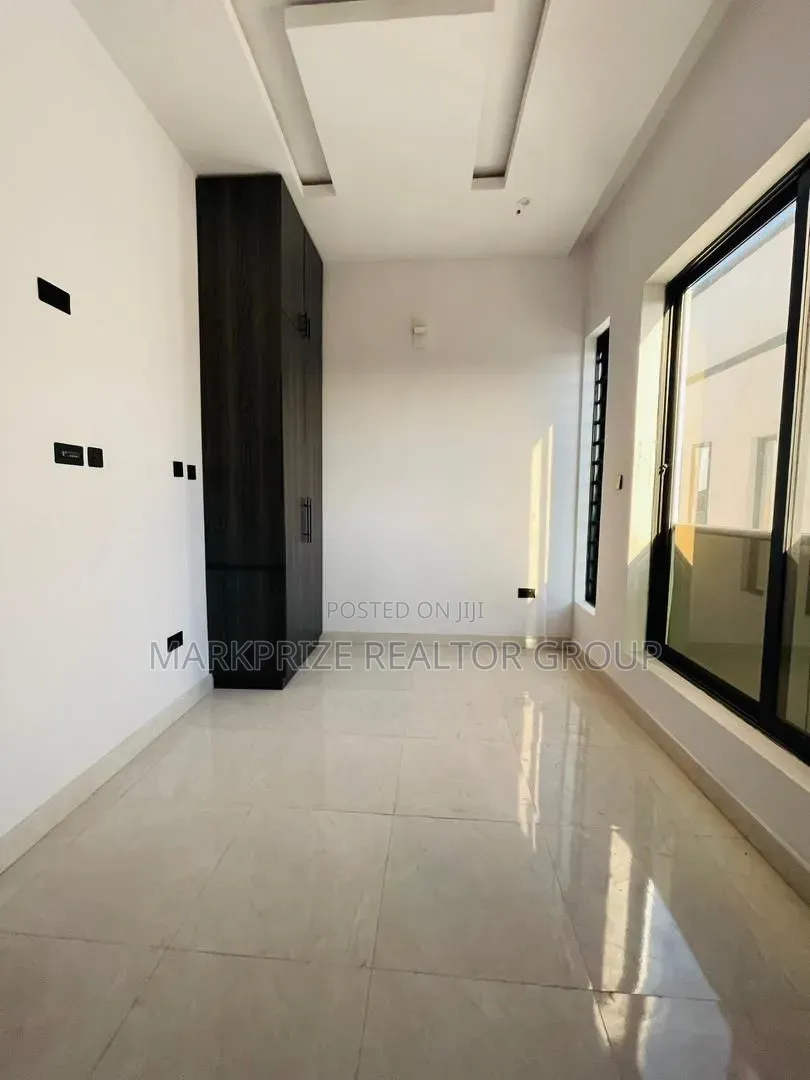 6bdrm Duplex in Magodo Phase 2 for sale