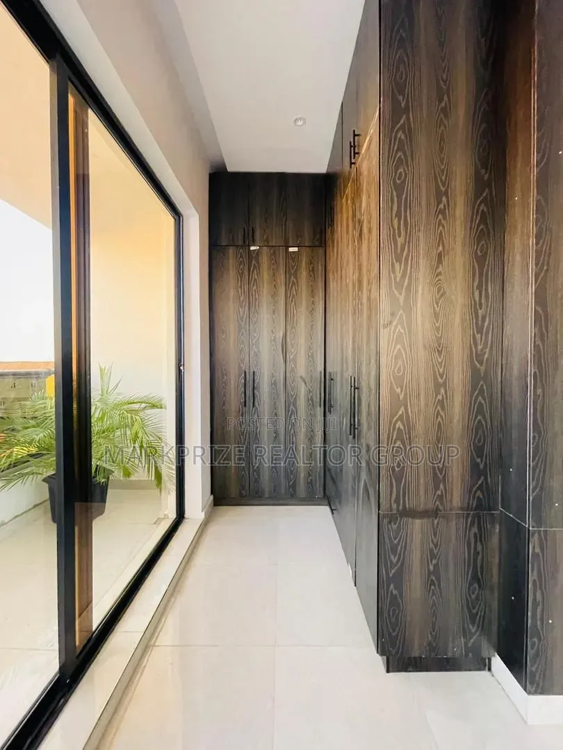 6bdrm Duplex in Magodo Phase 2 for sale