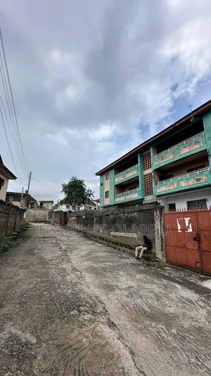 3bdrm Block of Flats in Ring Road, CHallenge / Ibadan for sale