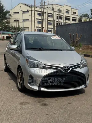 Toyota Yaris L Hatchback 5dr 2017 Silver