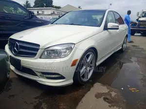 Mercedes-Benz C300 Luxury Sedan RWD (3.0L 6cyl 7A) 2011 White