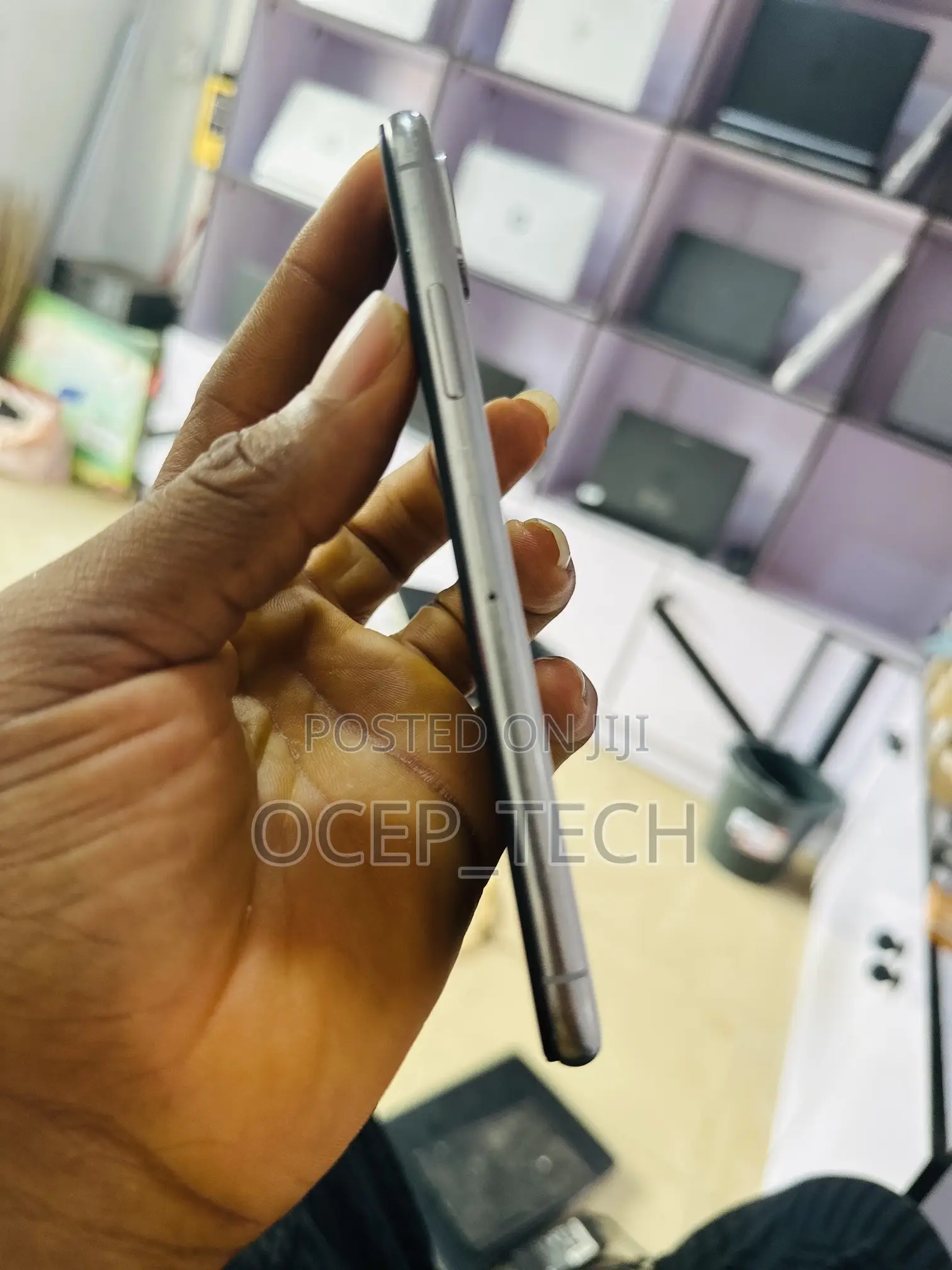 Apple iPhone X 64 GB White