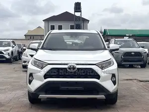 Toyota RAV4 2023 White