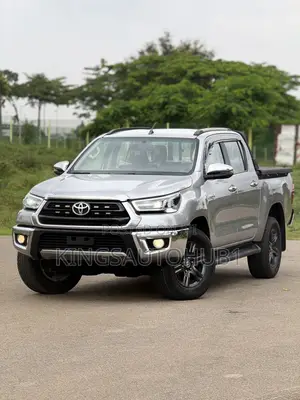 Toyota Hilux 2024 Silver