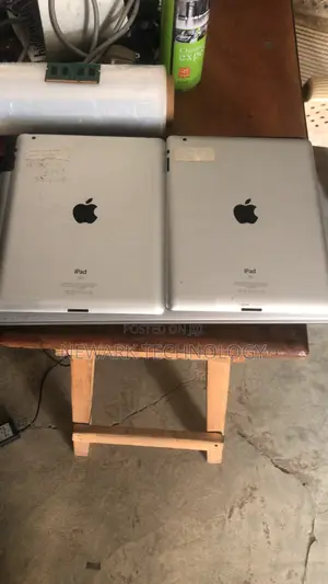Apple iPad 2 Wi-Fi 16 GB Gray