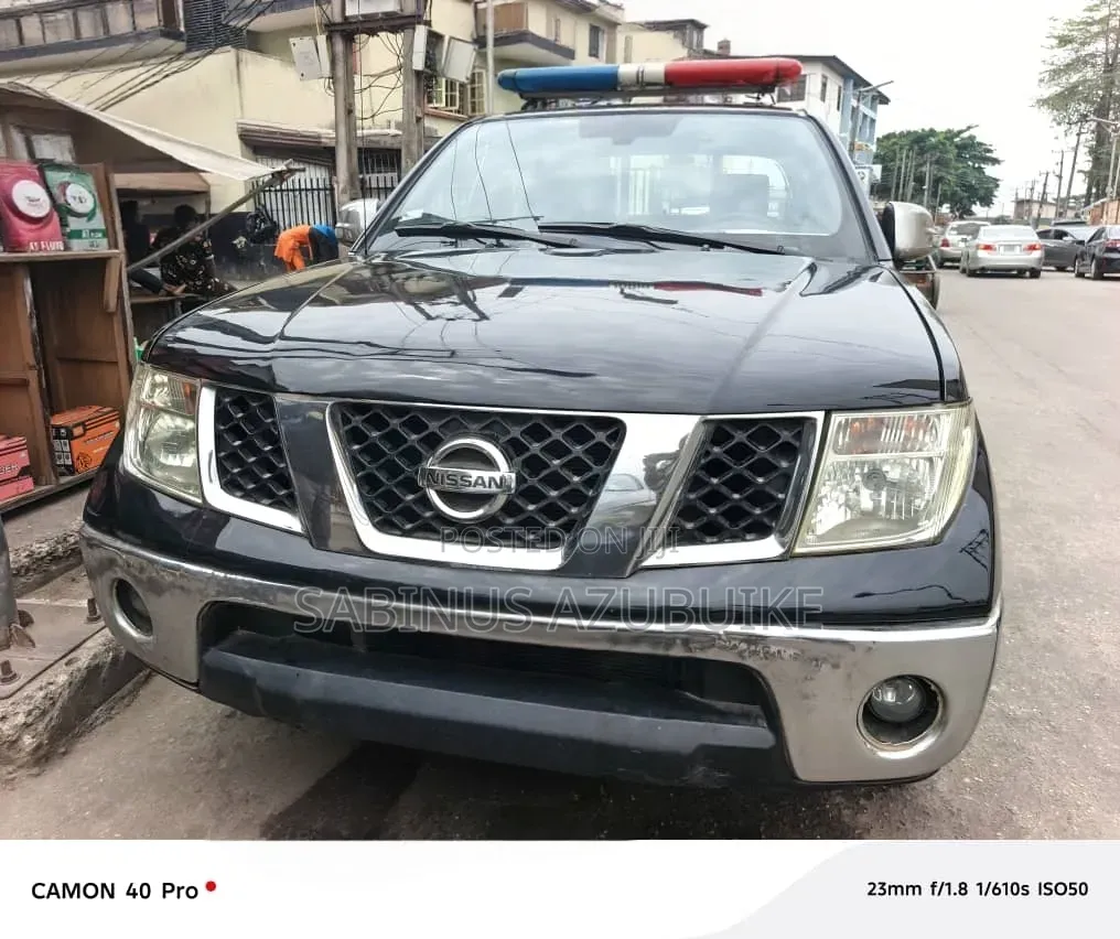 Nissan Navara 2010 Black
