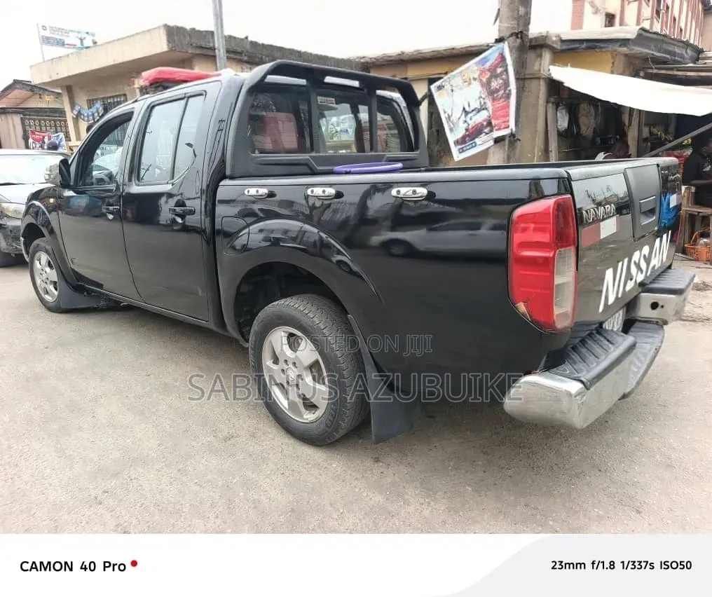 Nissan Navara 2010 Black