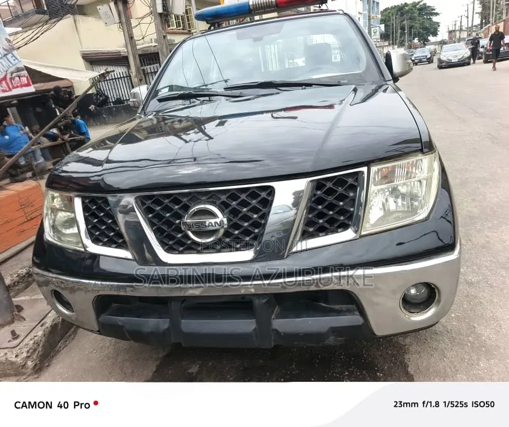 Nissan Navara 2010 Black
