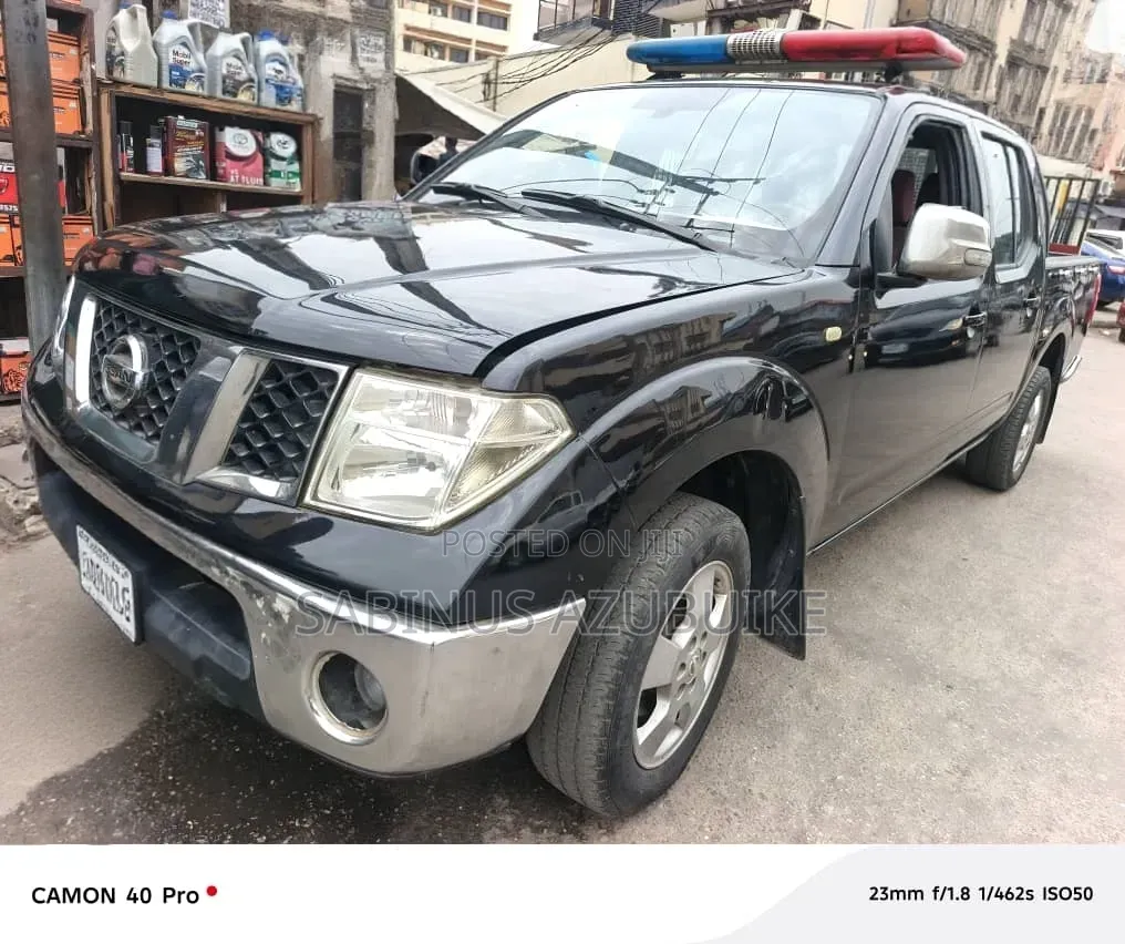 Nissan Navara 2010 Black