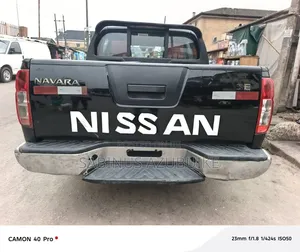 Nissan Navara 2010 Black