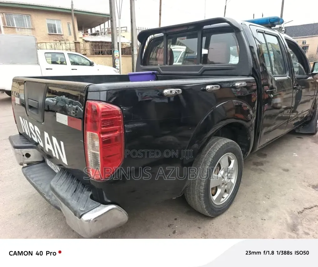 Nissan Navara 2010 Black