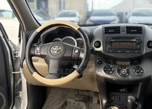 Toyota RAV4 2012 White