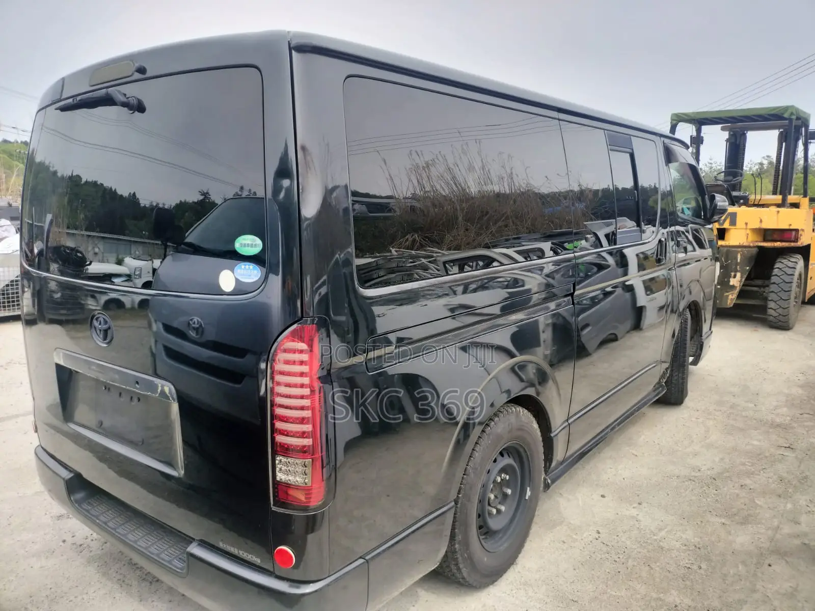 Toyota HiAce 2012 Black