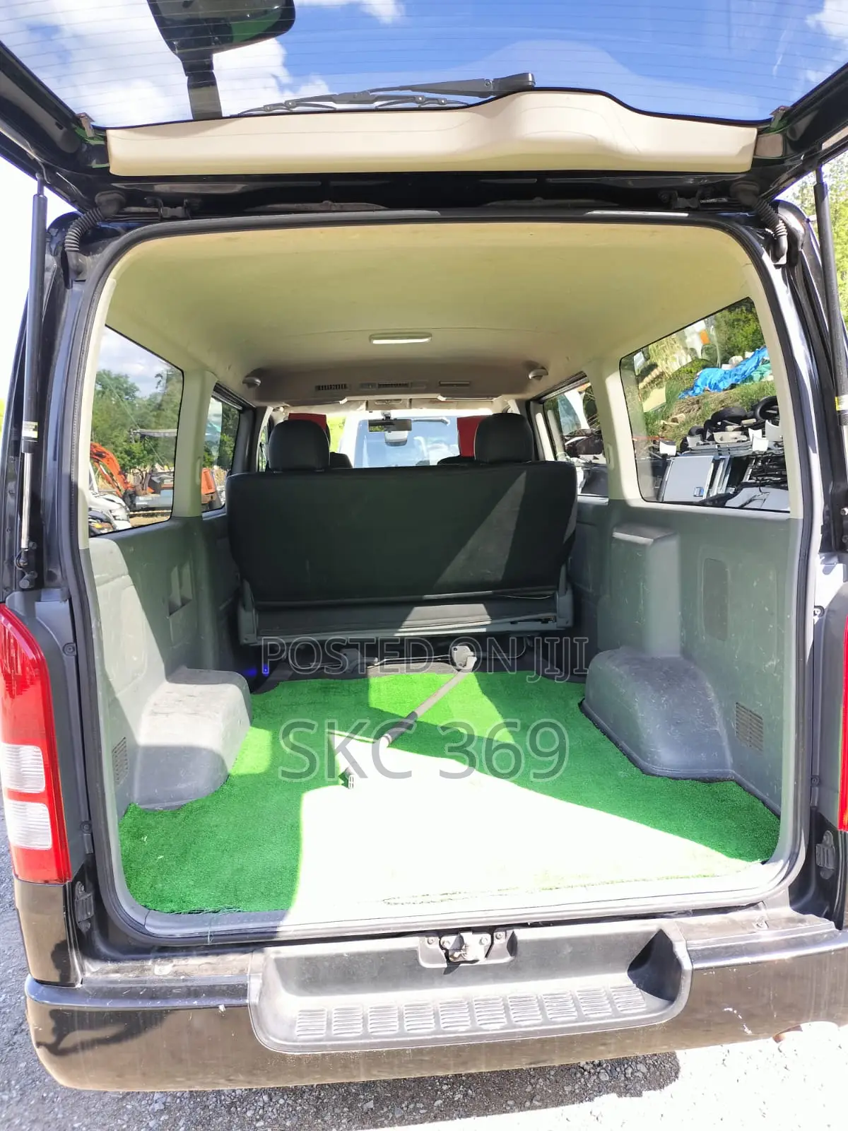 Toyota HiAce 2012 Black