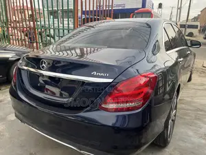 Mercedes-Benz C-Class C 300 (C205) 2016 Blue