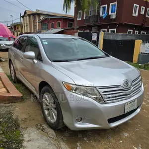 Toyota Venza LE 2011 Silver