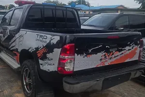 Toyota Hilux 2014 Black